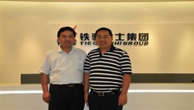 安(an)徽銅陵縣委(wei)副書記徐常寧(ning)一(yi)行莅臨鐵騎力(li)士考察