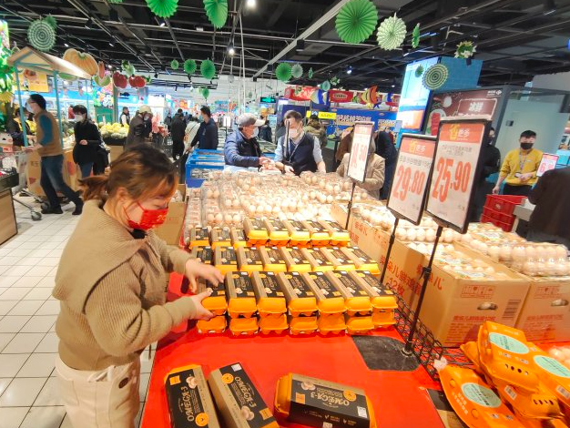 推廣(guang)經(jing)理(li)沈繼芬到(dao)們(men)店(diàn)打地堆 (2).jpg